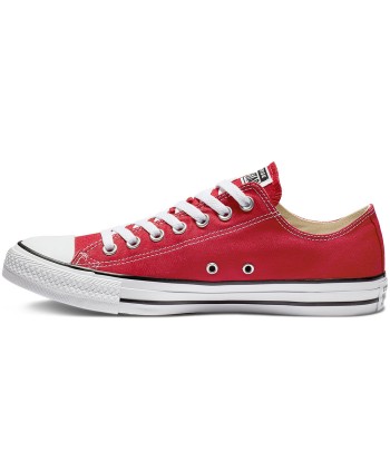 Converse Chuck Taylor All Star rouge Dans la société mordern